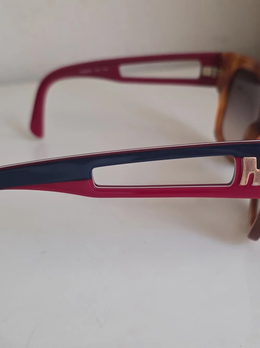 Fendi stylish sunglasses