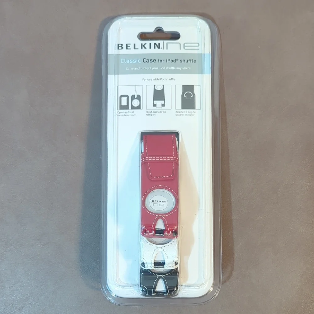 Belkin ne Classic Case for iPod Shuffle Red White Black Fine Grain Leather NIP