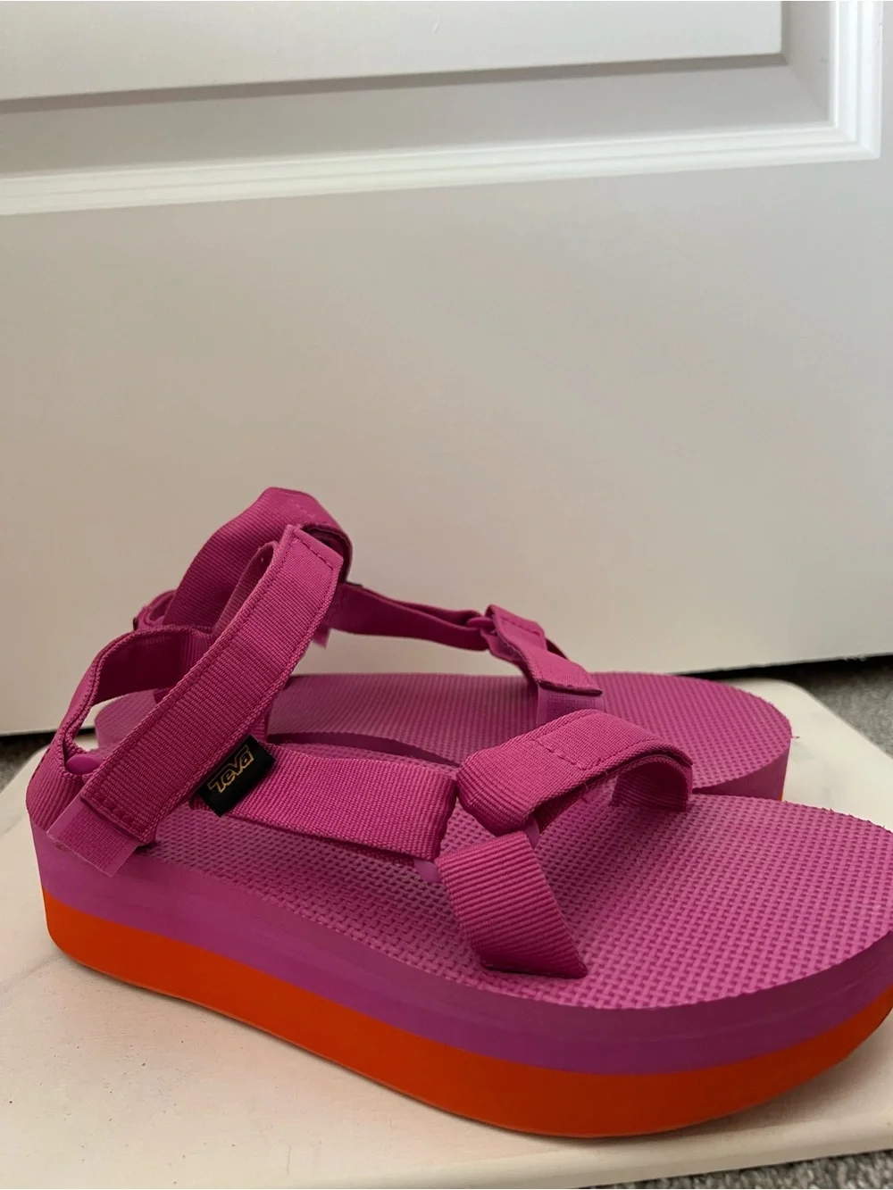 Teva vibrant hot