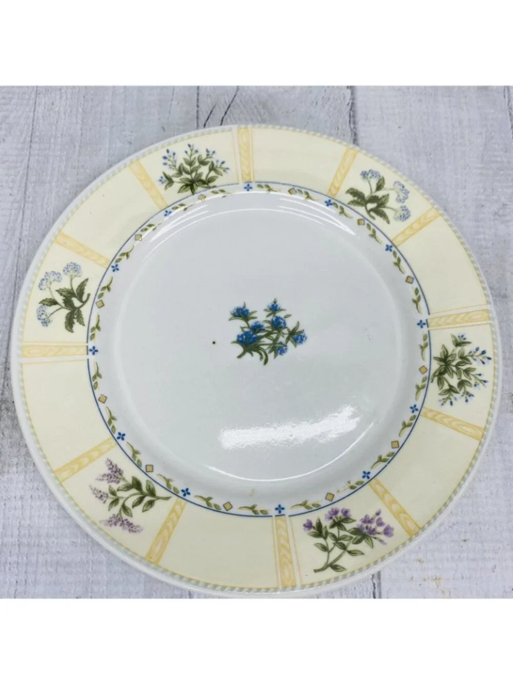 Lynns China photos showcase two