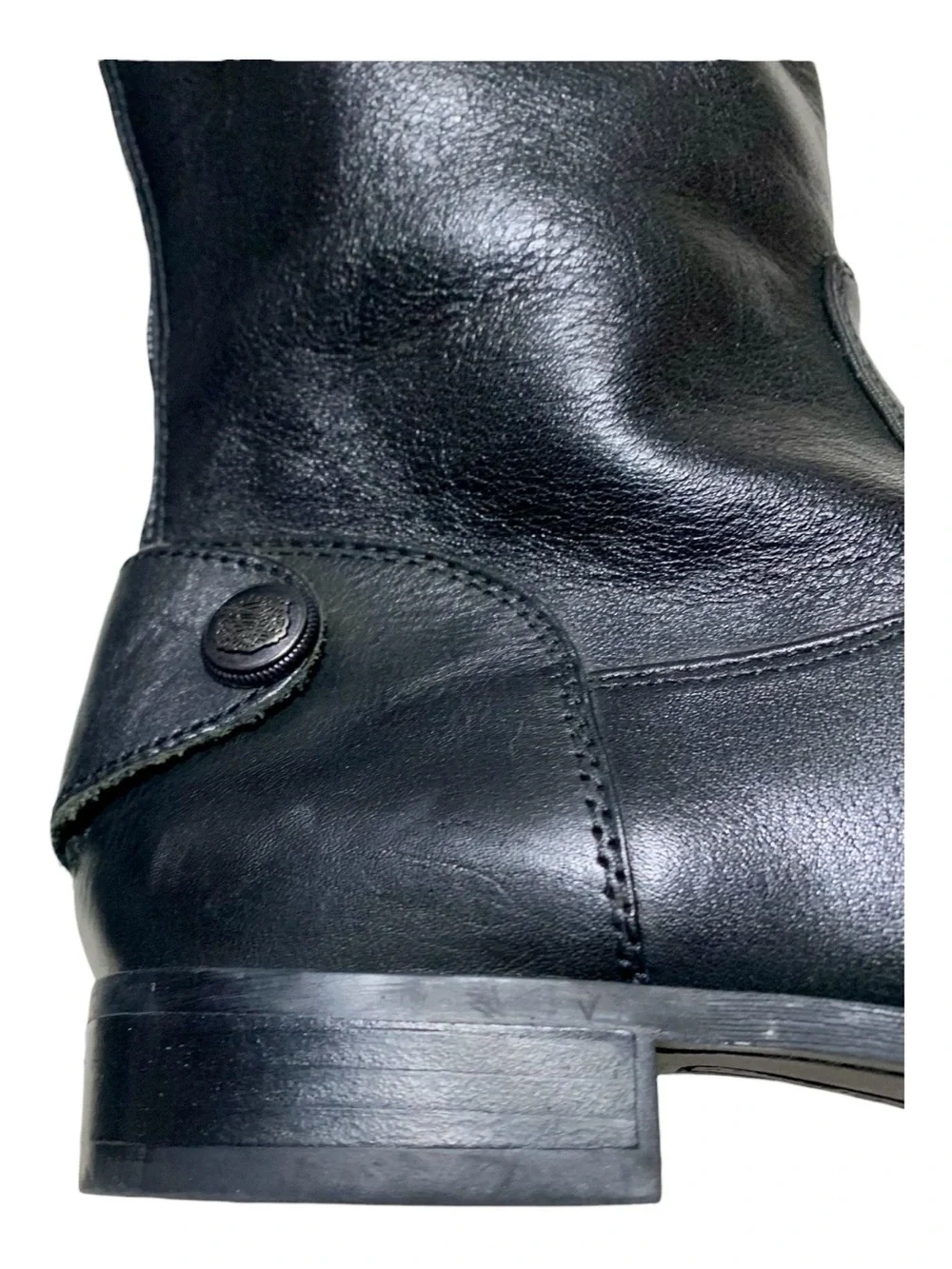 Arturo Chiang looks black detail