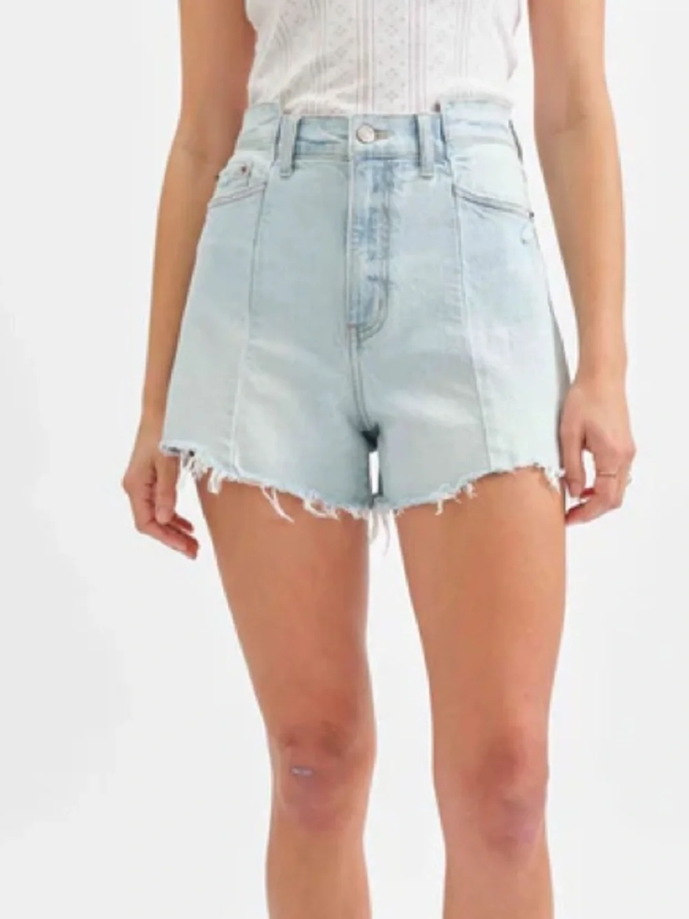 DAZE Tough Love High Rise Distressed Denim Shorts Light Wash Size 26