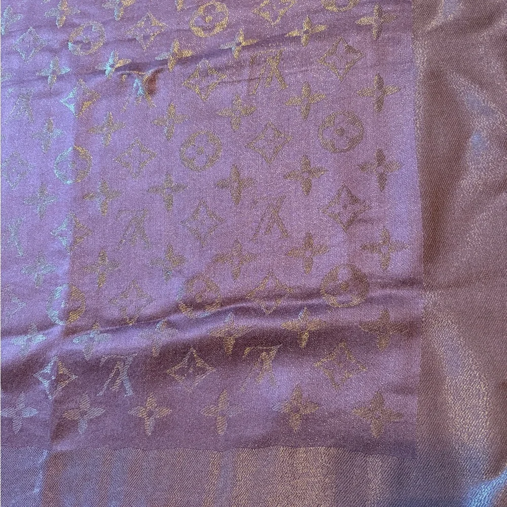 Louis Vuitton stunning silk