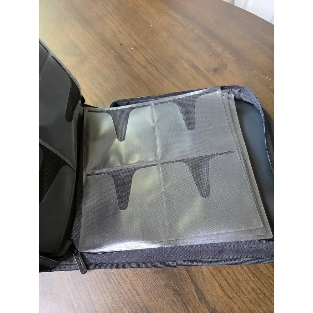 Vintage CD/DVD Nylon carrying case holder with‎ strap-holds 32 CD's