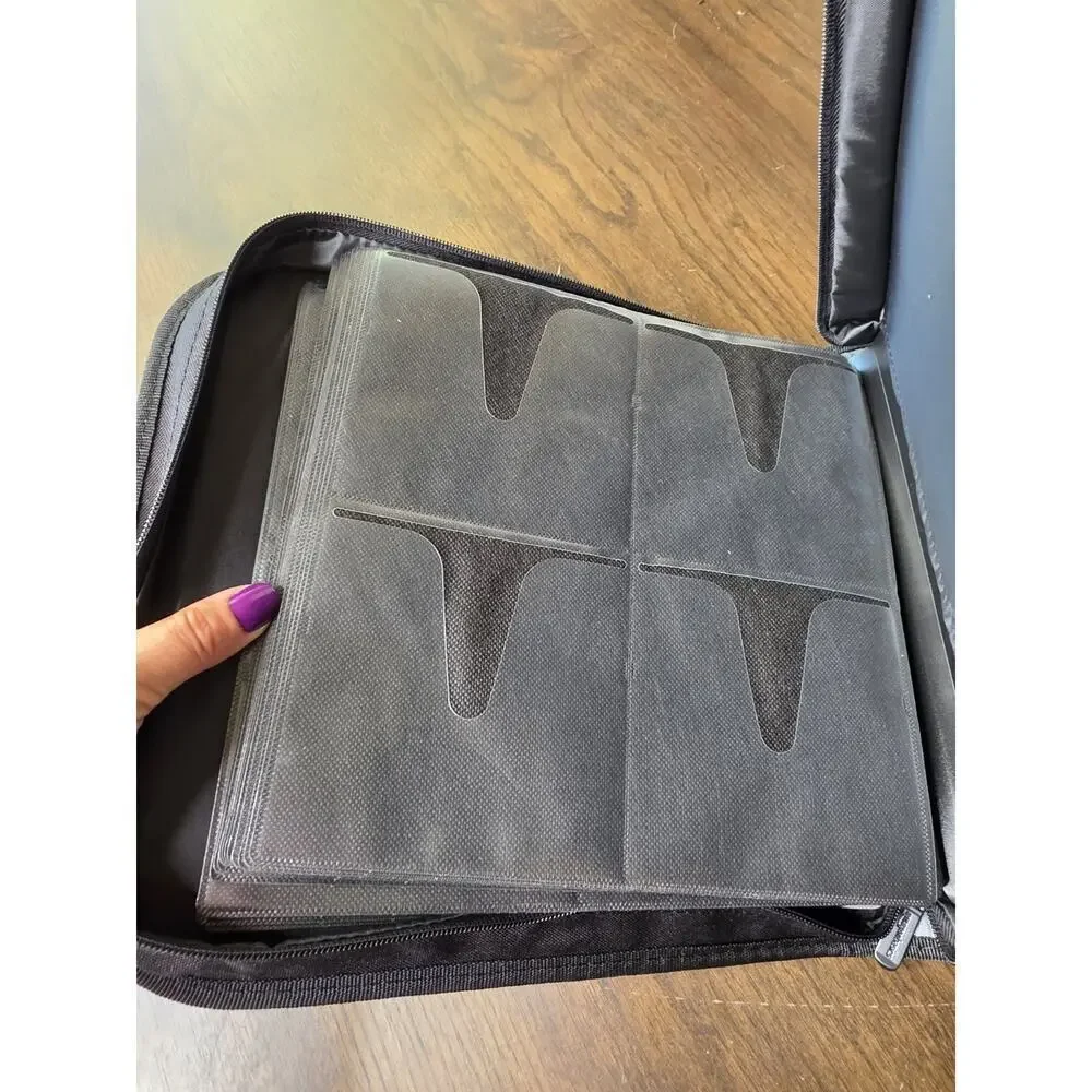 Vintage CD/DVD Nylon carrying case holder with‎ strap-holds 32 CD's