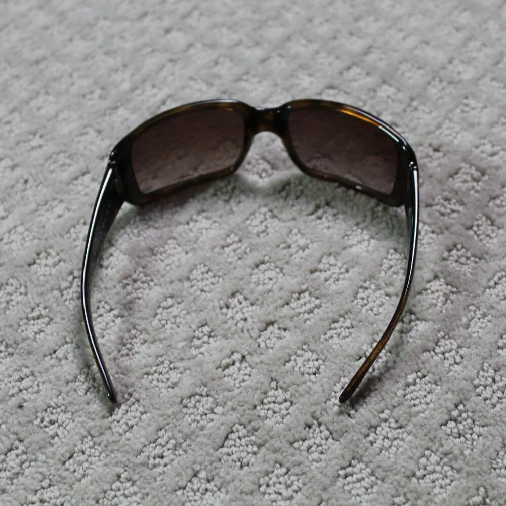 Ray-Ban product pair