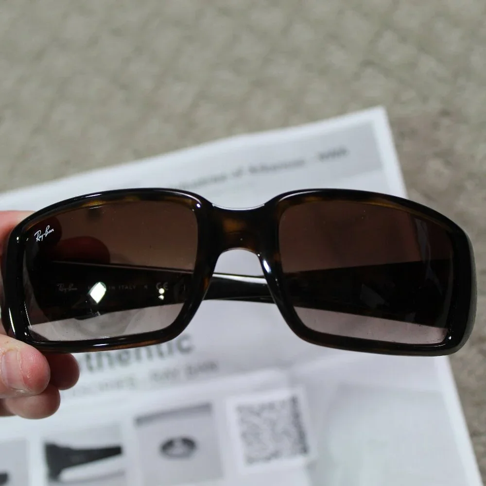 Ray-Ban product pair