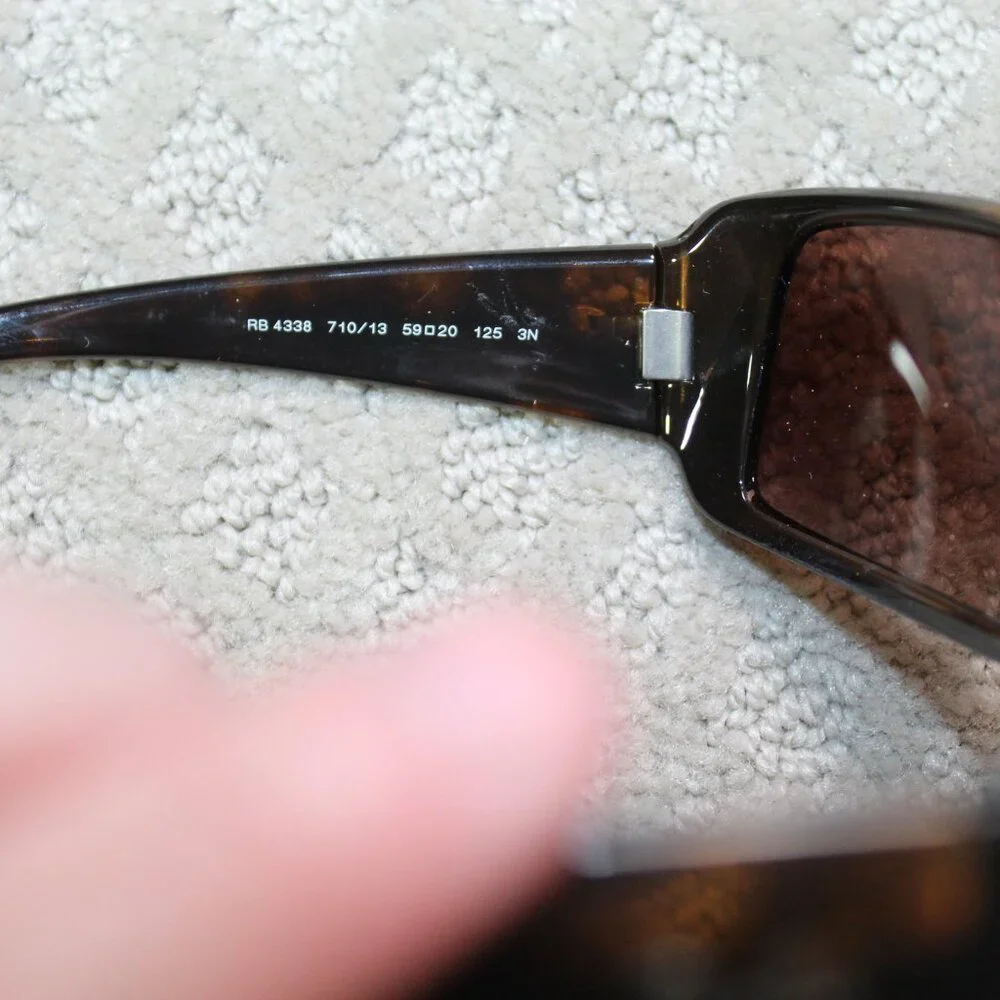 Ray-Ban product pair