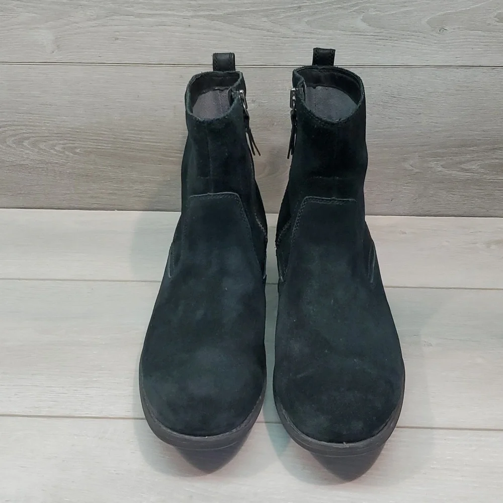 UGG great black