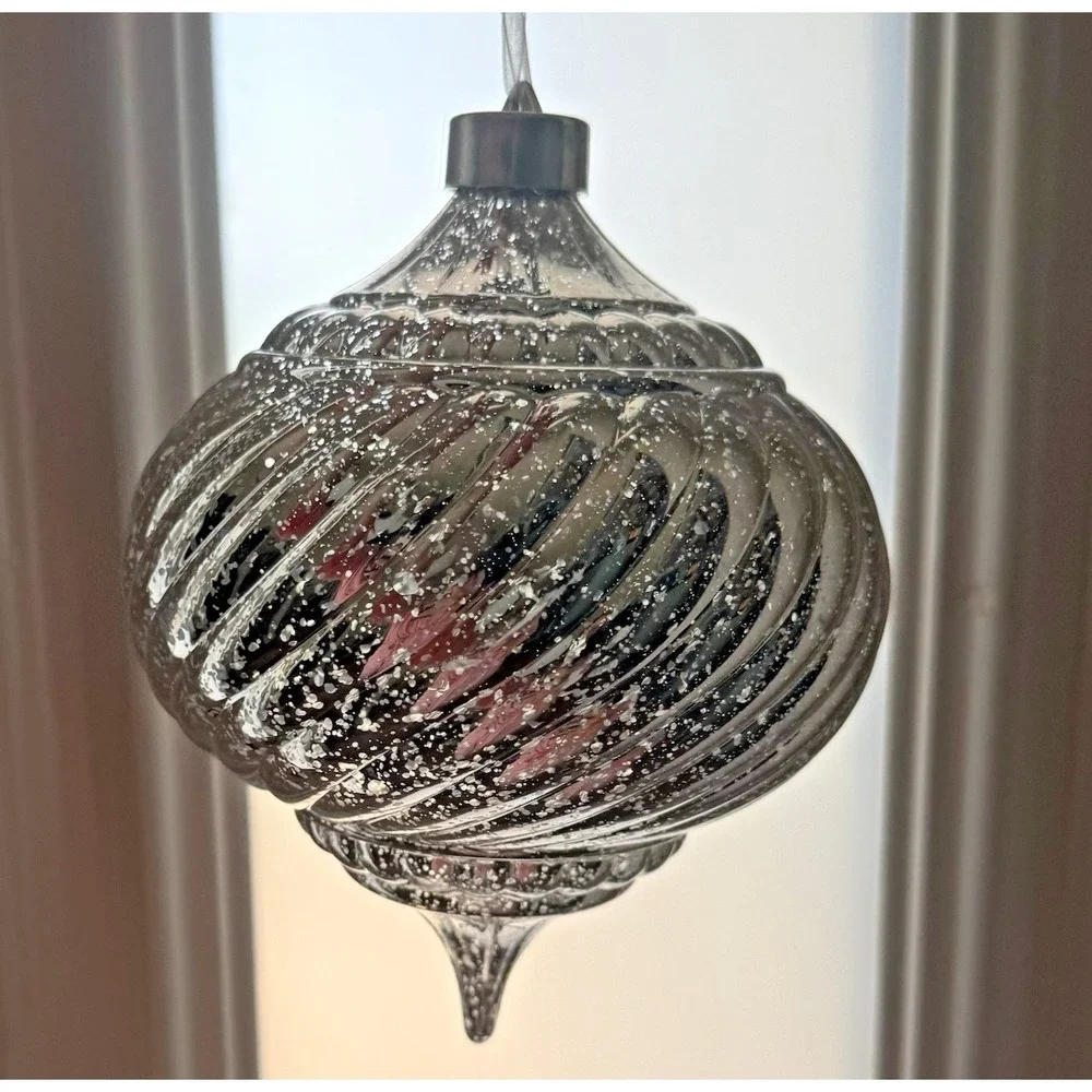NWT Set of 4 Silver Mercury Glass Finish Shatter Resist Finial Ornaments 6