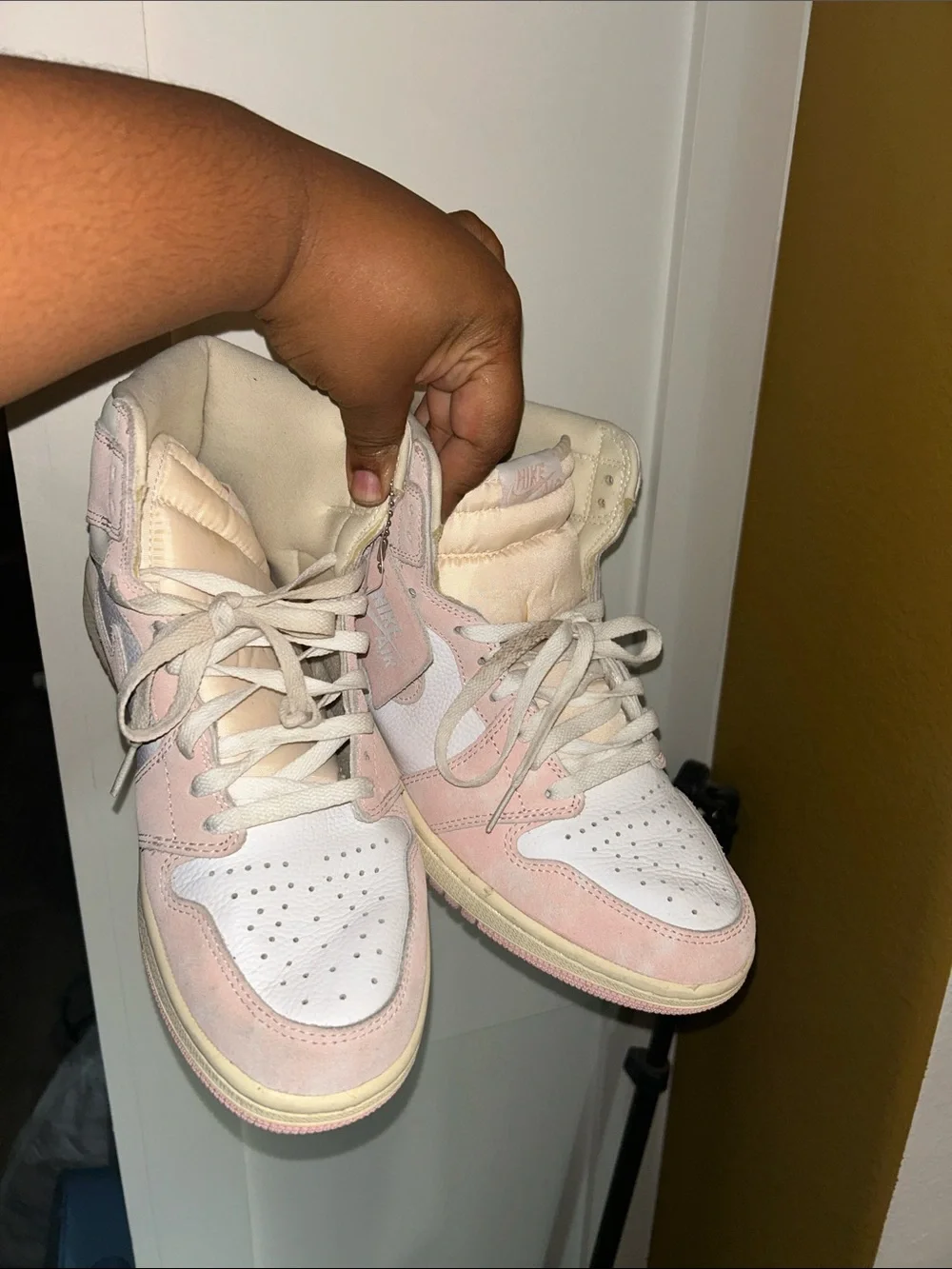 Jordan closure padded suede