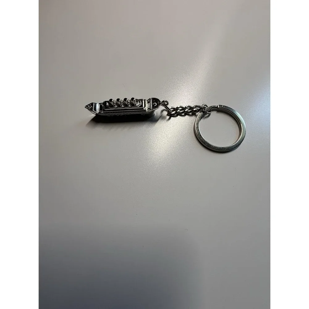 N/A titanic keychain