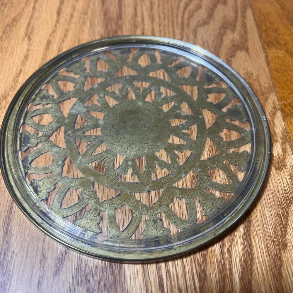 The Unbranded Brand vintage round
