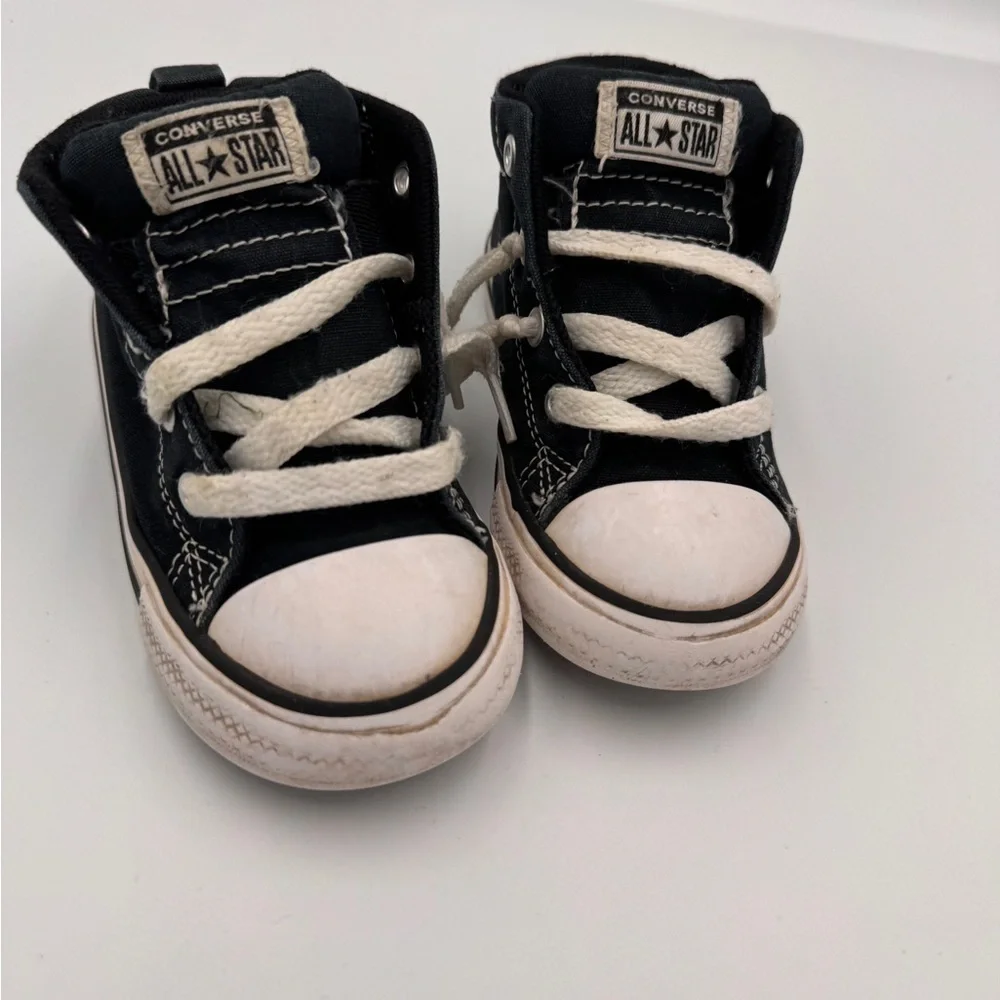 Converse Toddler Boy Girl Size 7 Black and White Kids High Tops Sneakers Shoes