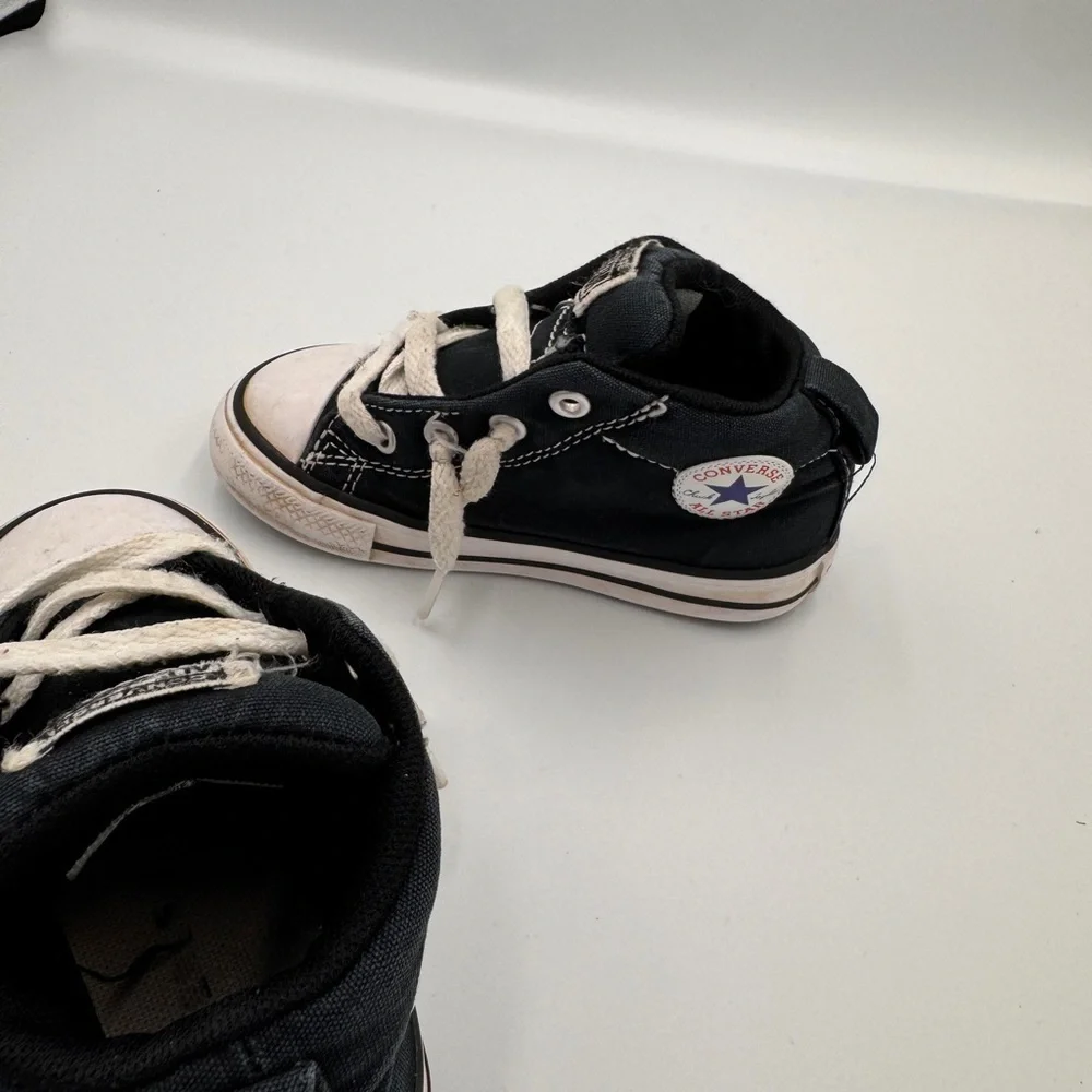 Converse Toddler Boy Girl Size 7 Black and White Kids High Tops Sneakers Shoes
