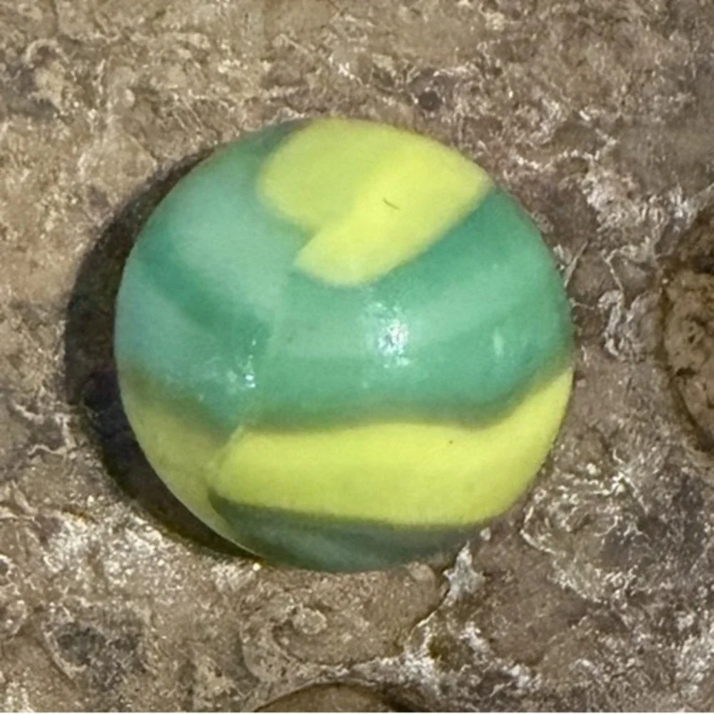 Vintage Akro Agate Aqua Yellow Corkscrew Marble UV Reactive 0.63