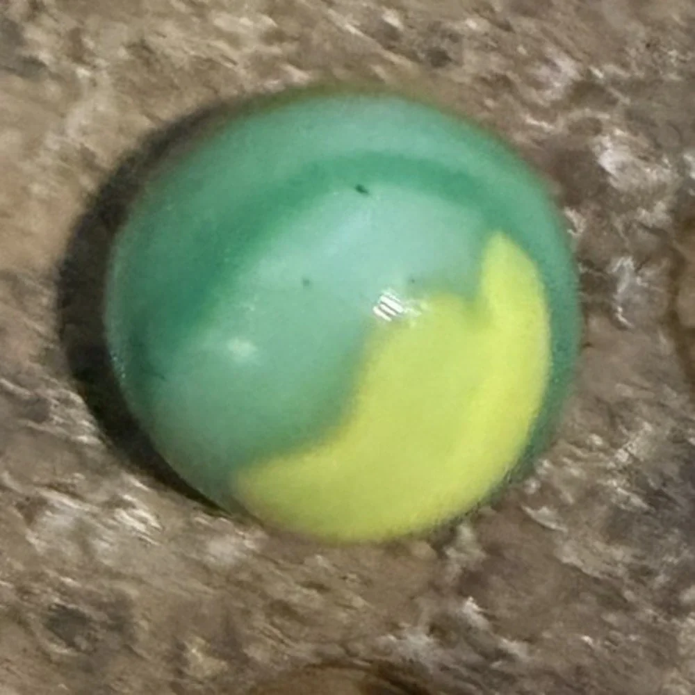 Vintage Akro Agate Aqua Yellow Corkscrew Marble UV Reactive 0.63
