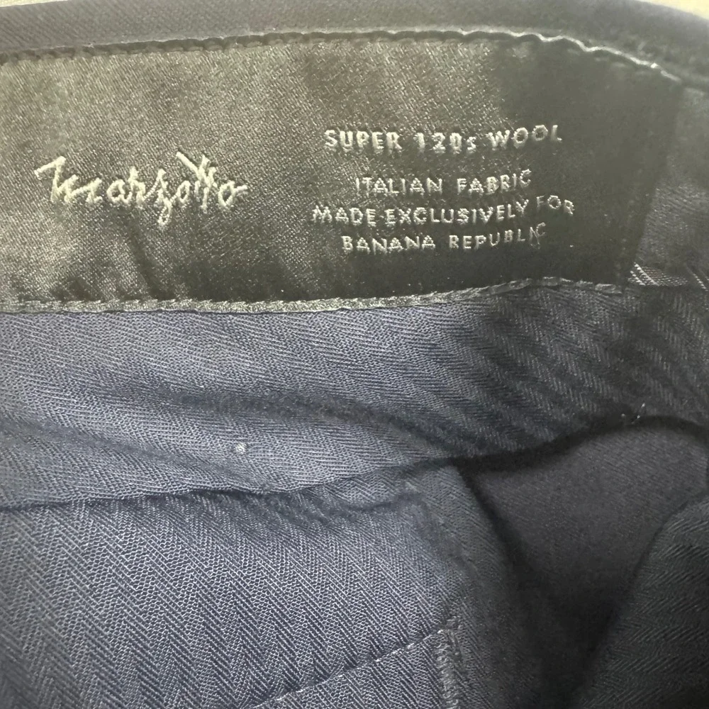 Banana Republic designer zip feature