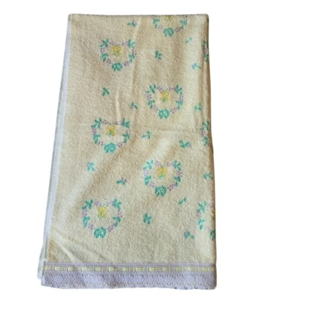 Vintage DUNDEE Bath and Hand Towel Yellow Heart‎ Print