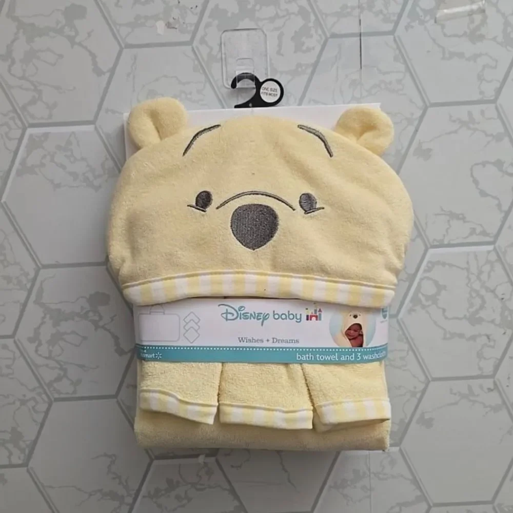 New Disney Winnie the Pooh Hooded Towel and 3 Washcloths Gift Set