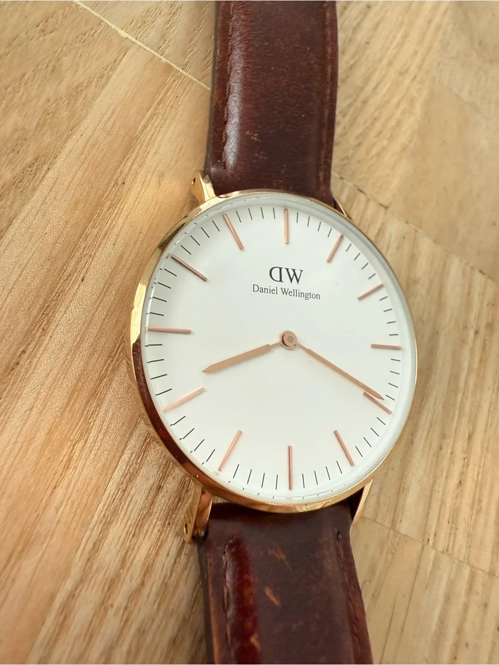 Daniel Wellington ladies rose gold tone brown leather watch NEW BATTERY