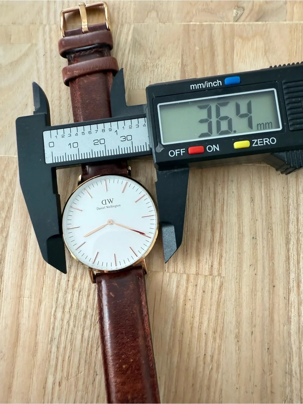 Daniel Wellington ladies rose gold tone brown leather watch NEW BATTERY