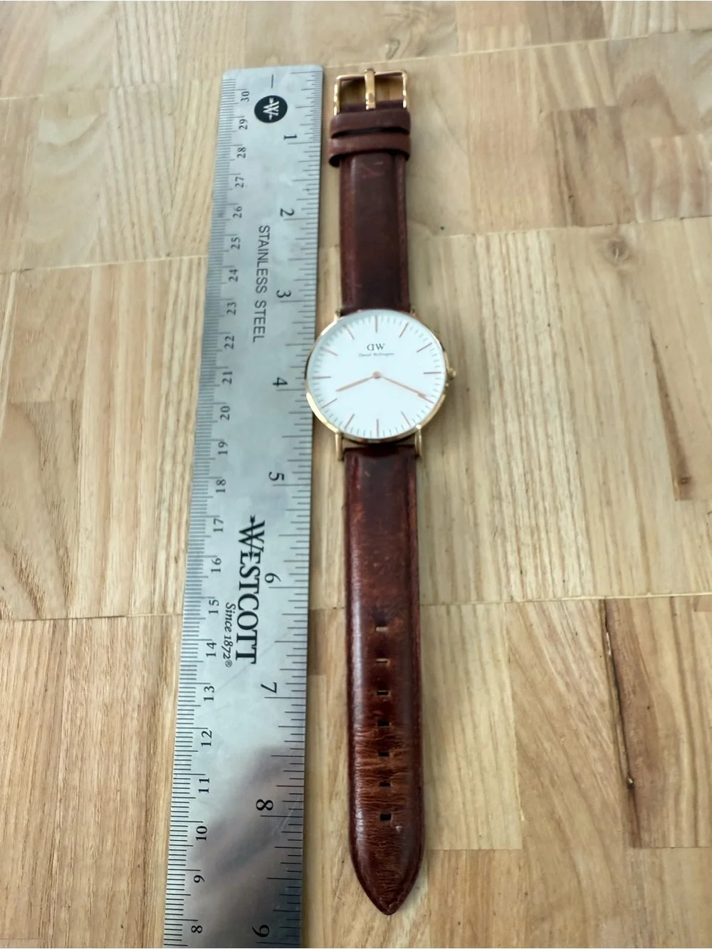 Daniel Wellington ladies rose gold tone brown leather watch NEW BATTERY