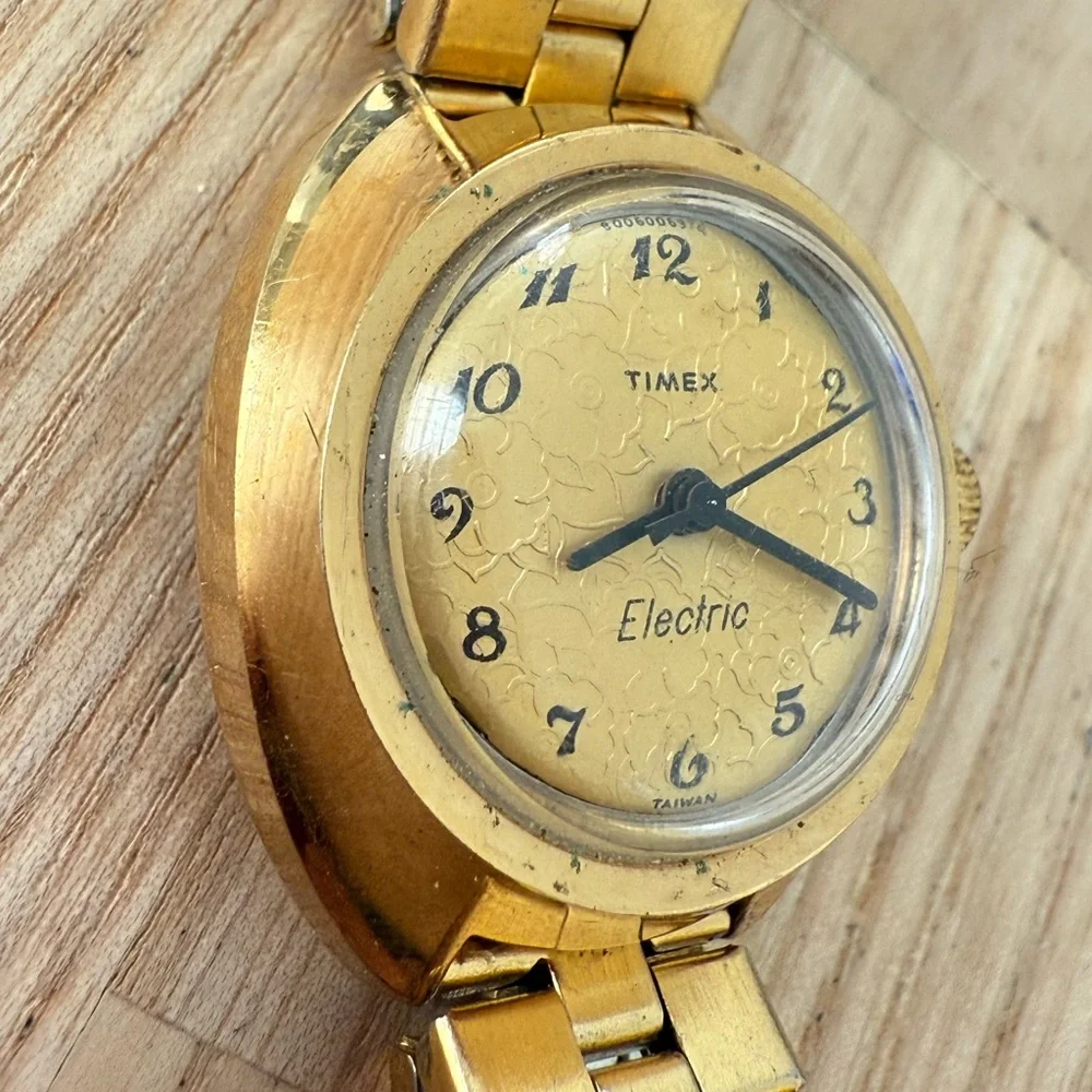 Vintage Timex electric ladies gold tone watch NEW BATTERY