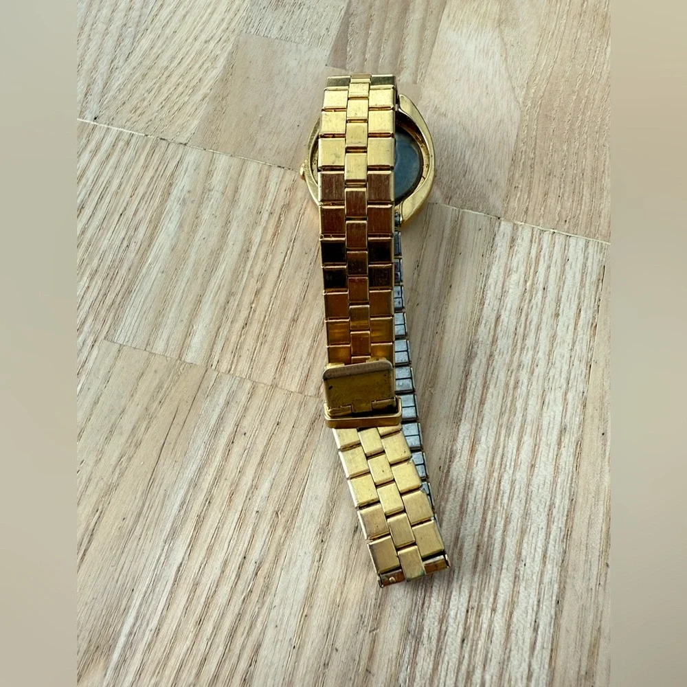 Vintage Timex electric ladies gold tone watch NEW BATTERY