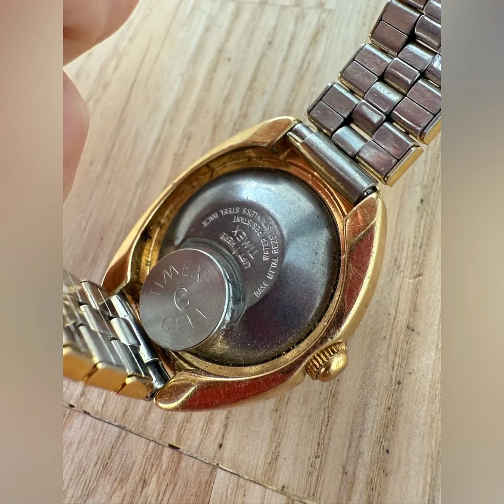 Vintage Timex electric ladies gold tone watch NEW BATTERY