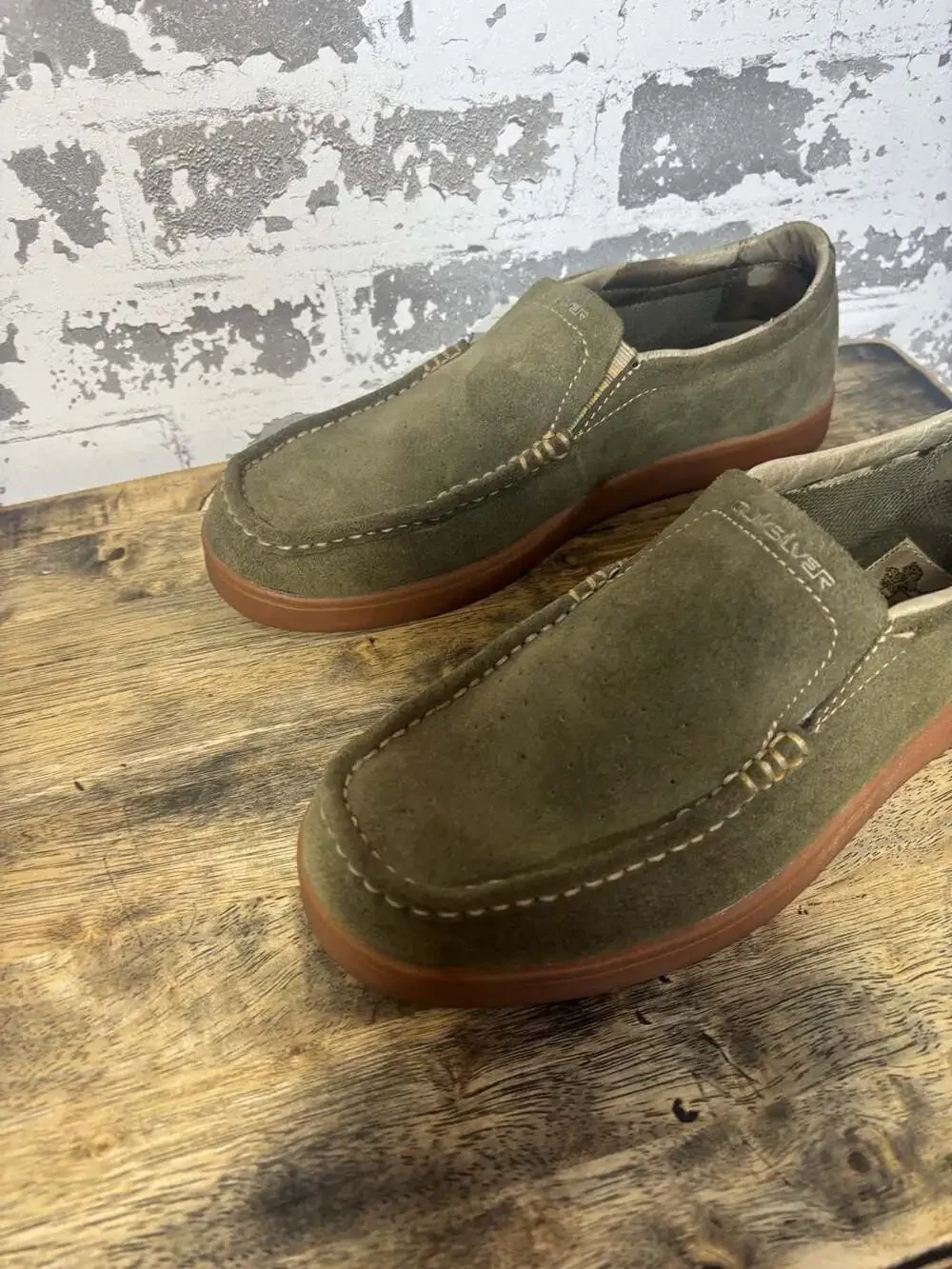 NwoB Quiksilver Men's Suede Slip-On Moccasin Loafers M8