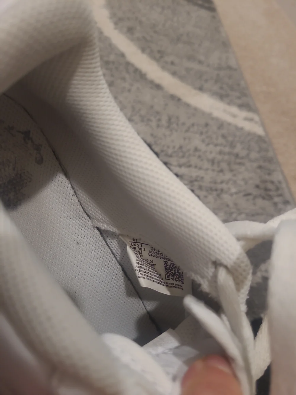 Nike versatile white