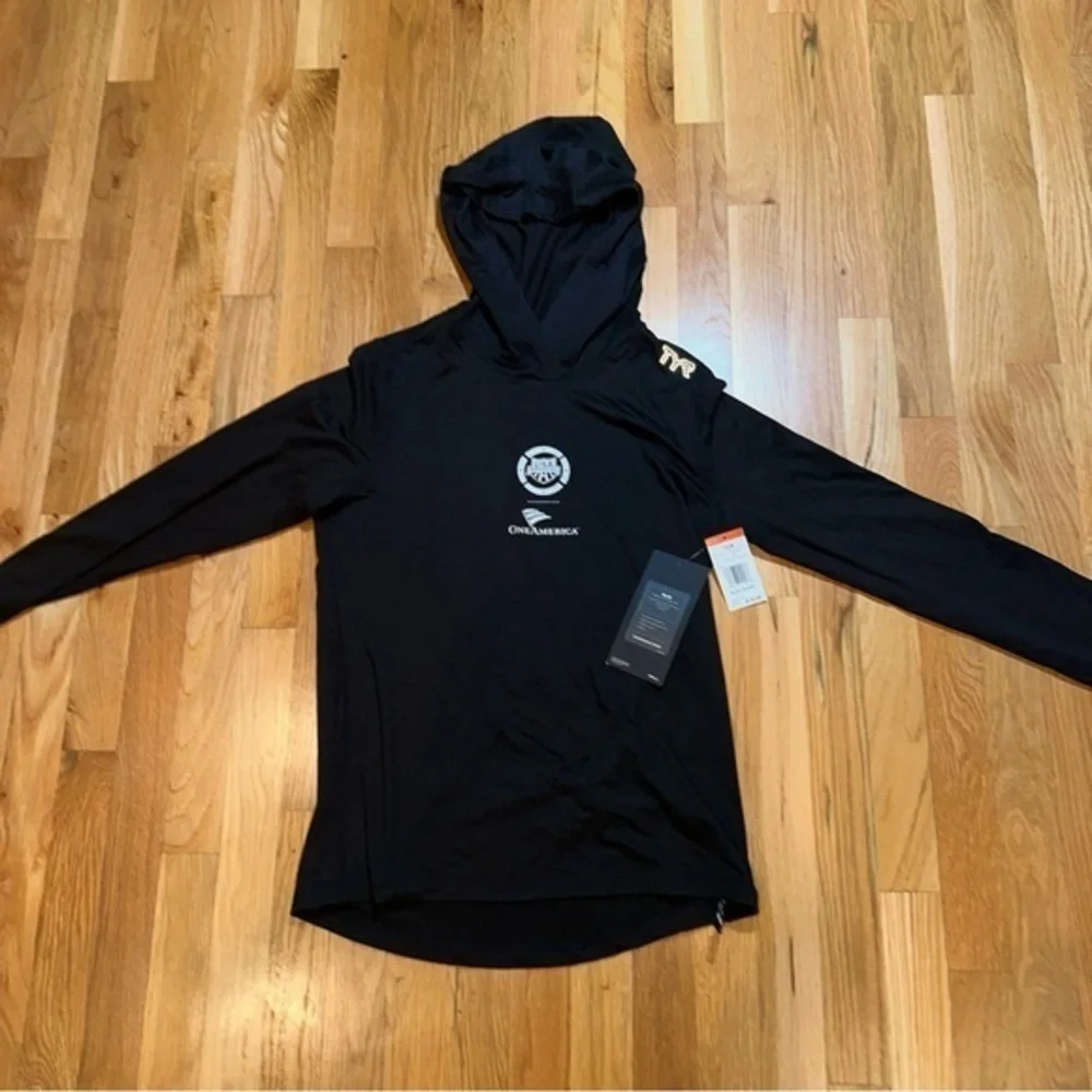 TYR  TECH Performance‎ Hoodie size S(4/6) NWT