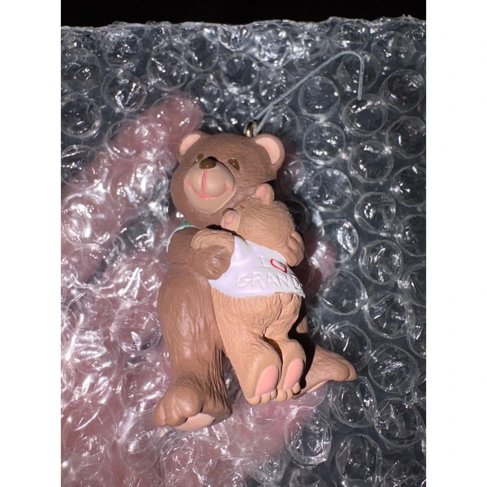 Hallmark Keepsake Ornament Grandma Bear Hug 1997‎ Ceramic Figurine