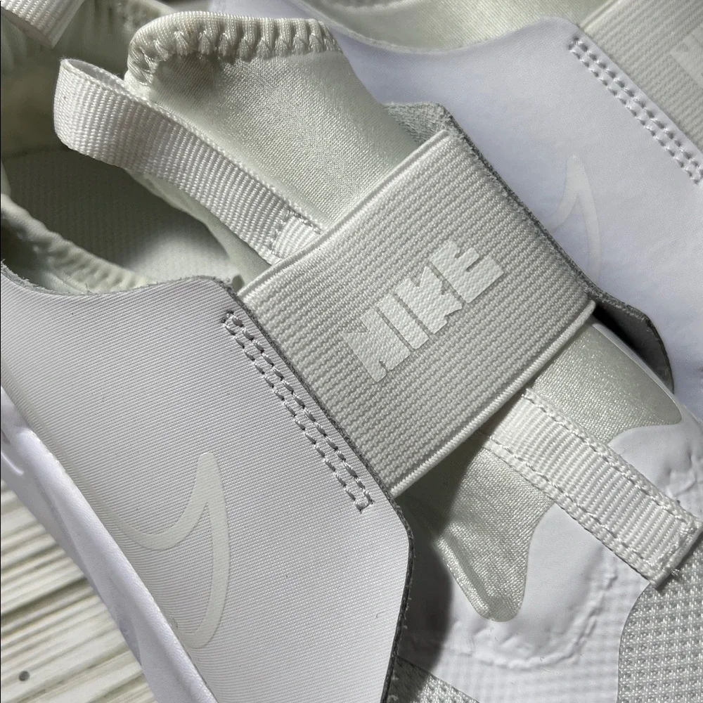 Nike Flex runner 2 Running Shoe Slip-On Sneaker white youth size 6.5Y DJ6038 100