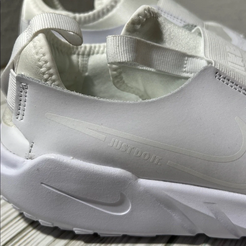 Nike Flex runner 2 Running Shoe Slip-On Sneaker white youth size 6.5Y DJ6038 100