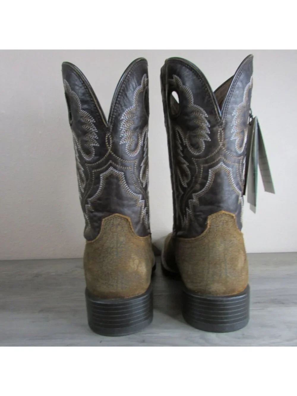 Ariat brand new