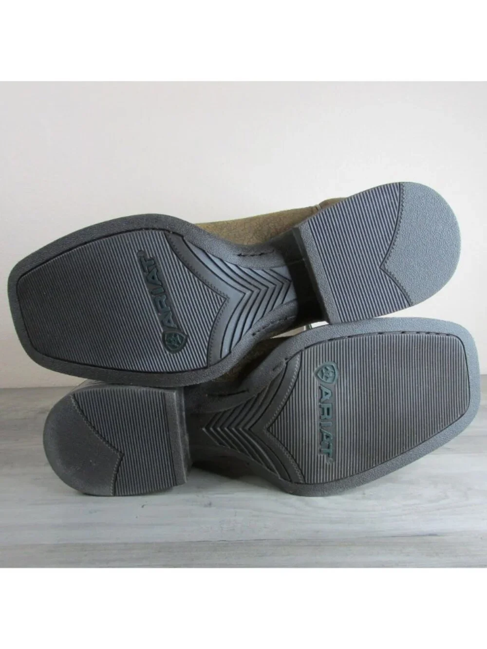 Ariat brand new