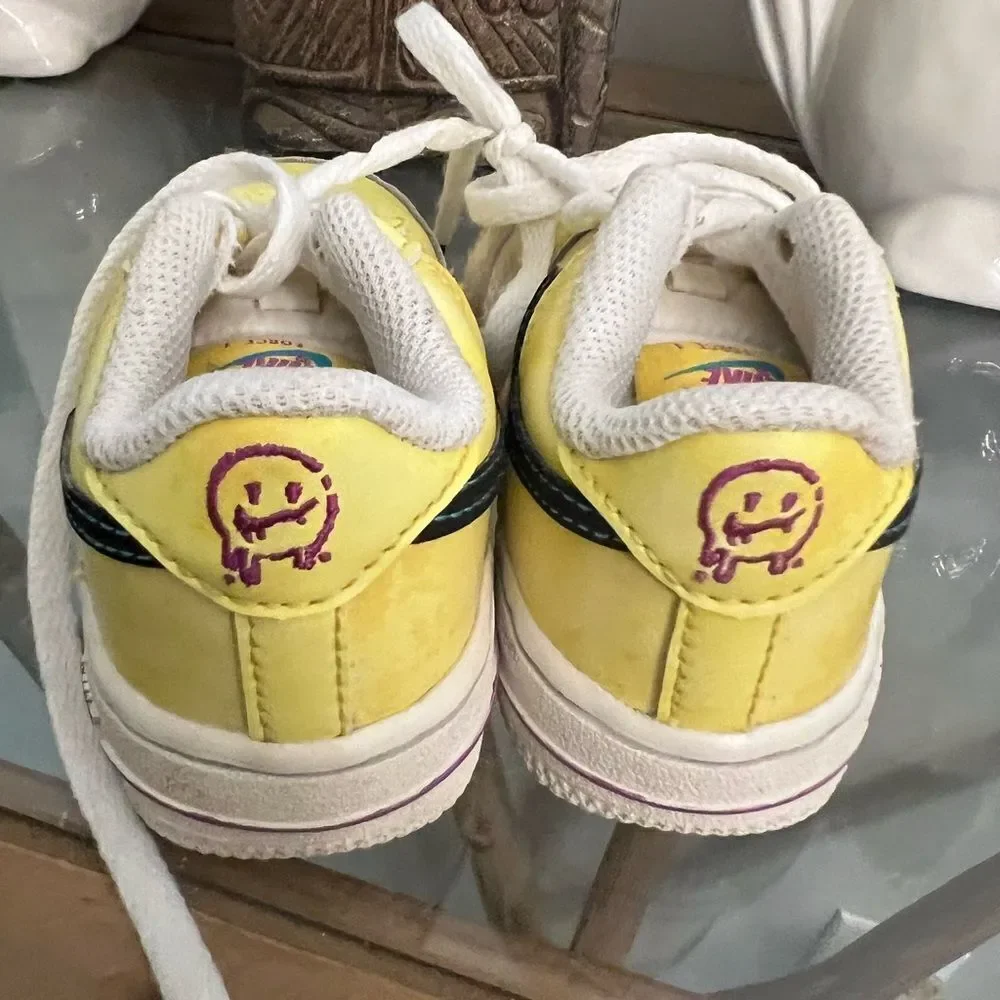 Nike Kids Yellow smiley face AF1 kids Sneakers. Size 6c