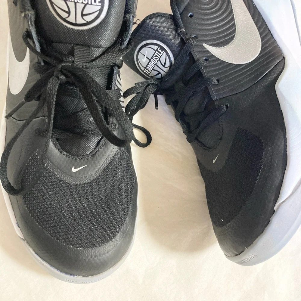 Nike very worn pet