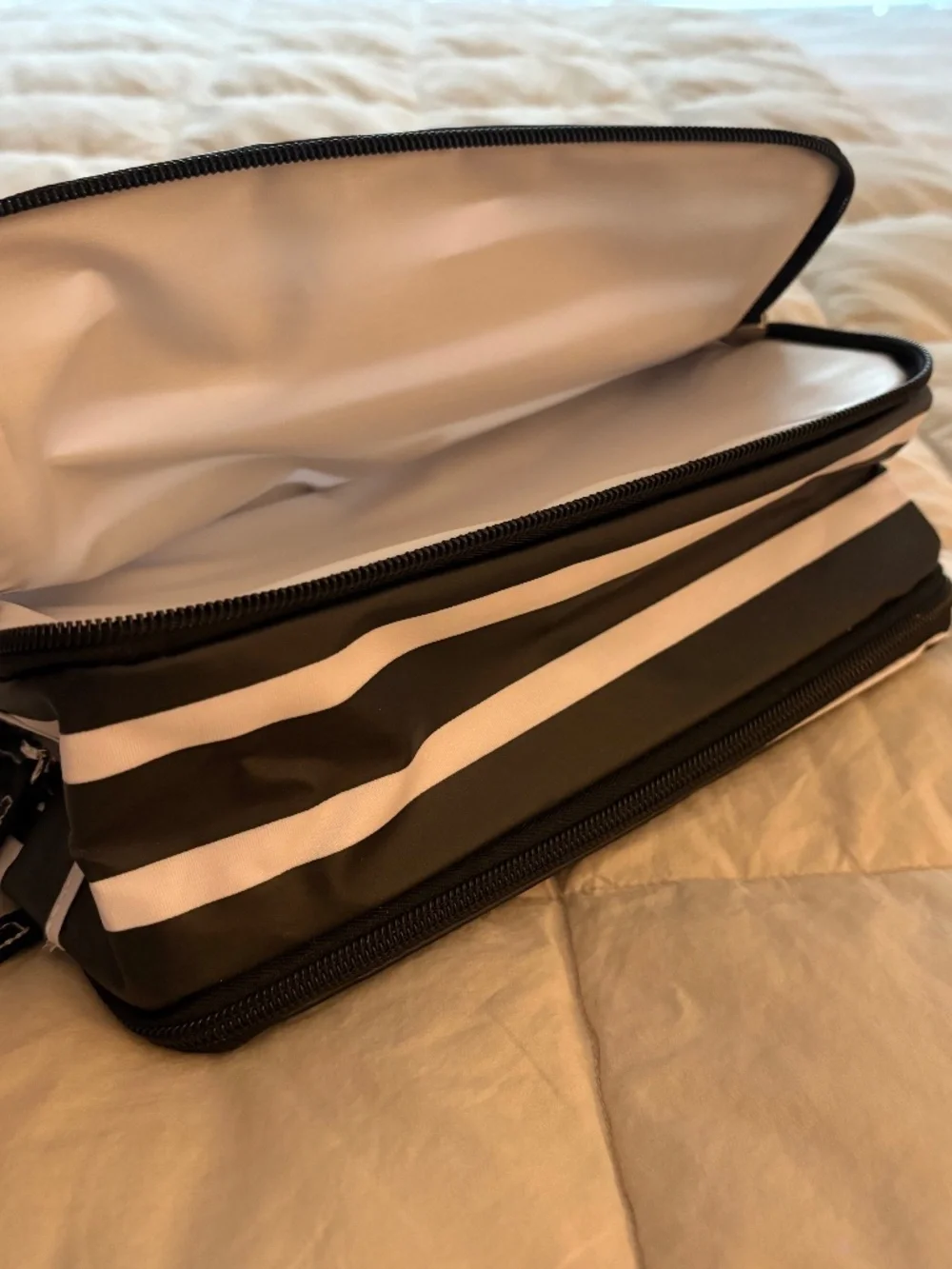 Scout 3 Way Toiletry Cosmetic Bag Fleetwood Black & White