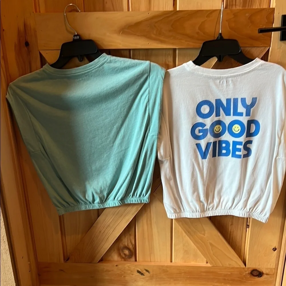 Old Navy aqua tee