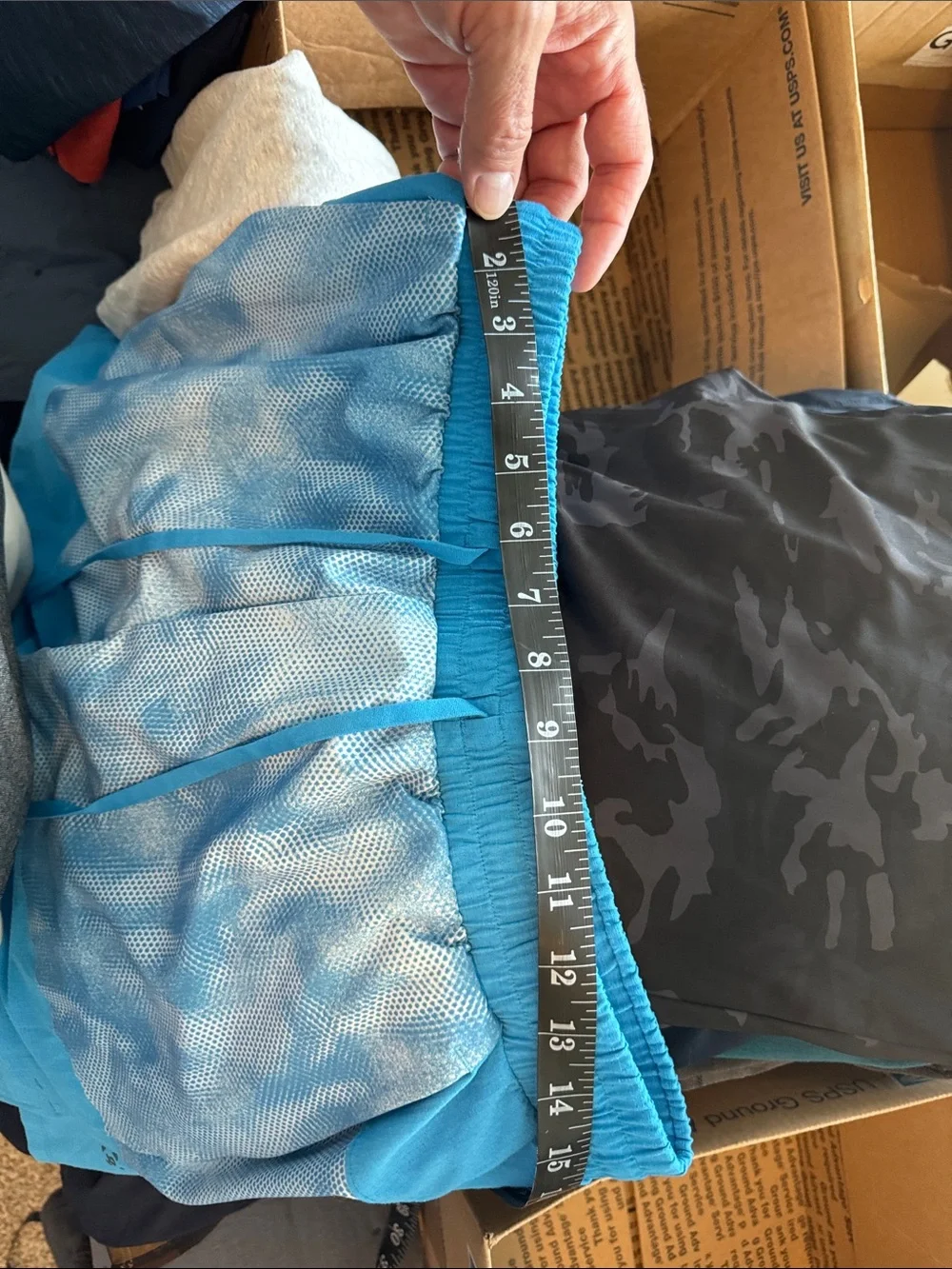 lululemon athletica back logo