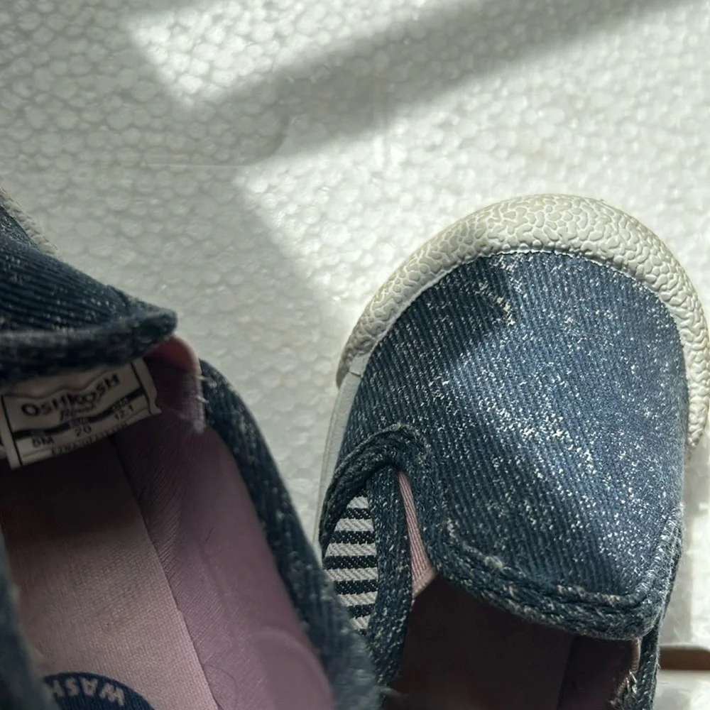 OshKosh B’gosh girl slip on denim stripe washable sneaker size5M blue white pink