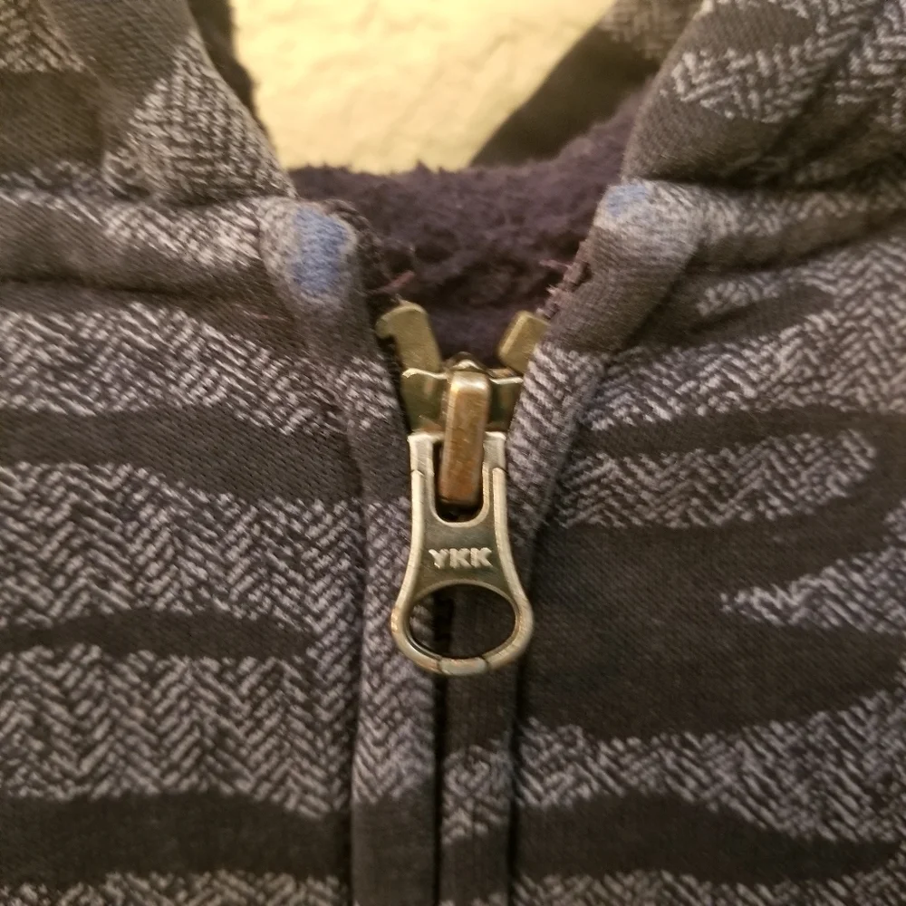 Children's Place navy blue camo sherpa lined zip up hoodie sweatshirt Size M 7/8