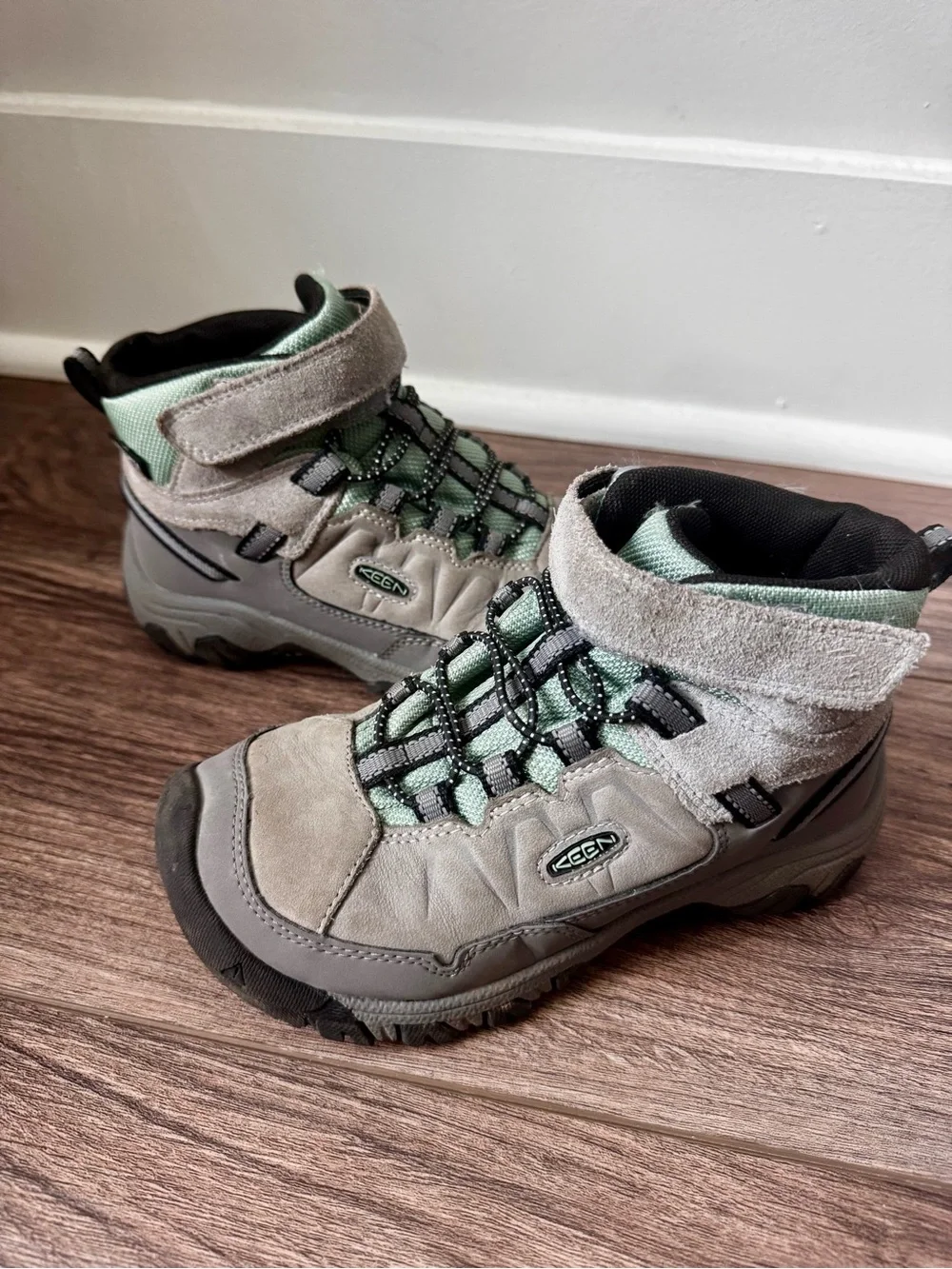 KEEN Kids Targhee IV Waterproof Hiking Boots in Alloy/Granite Green size 13
