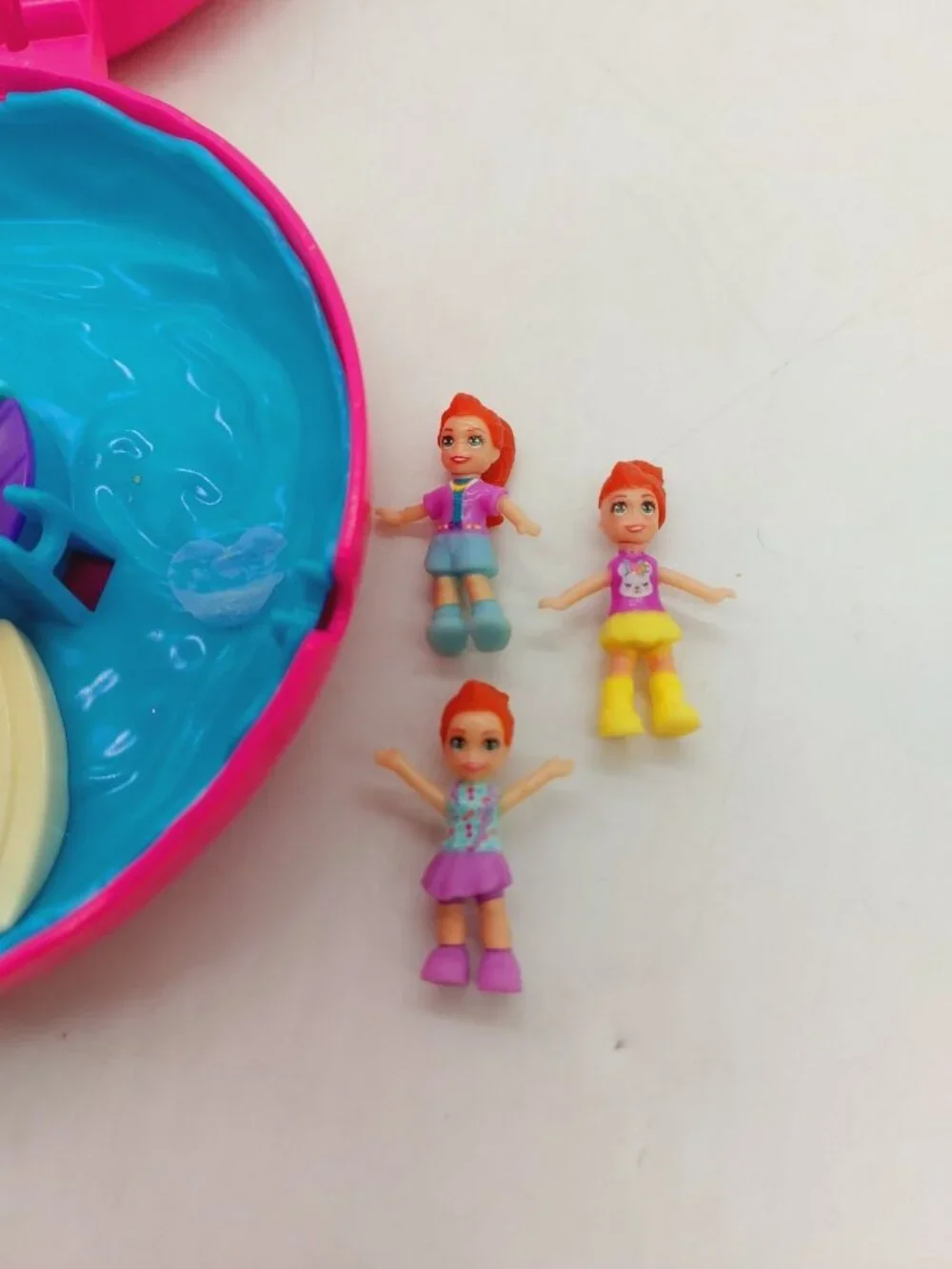 Mattel Polly Pocket Dollhouse Flamingo Swimming Pool Compact 3 Dolls
