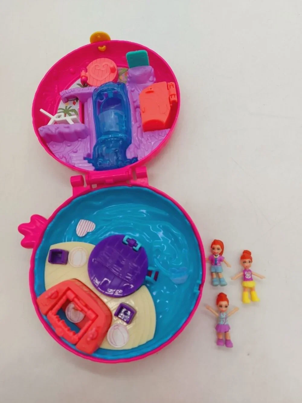 Mattel Polly Pocket Dollhouse Flamingo Swimming Pool Compact 3 Dolls