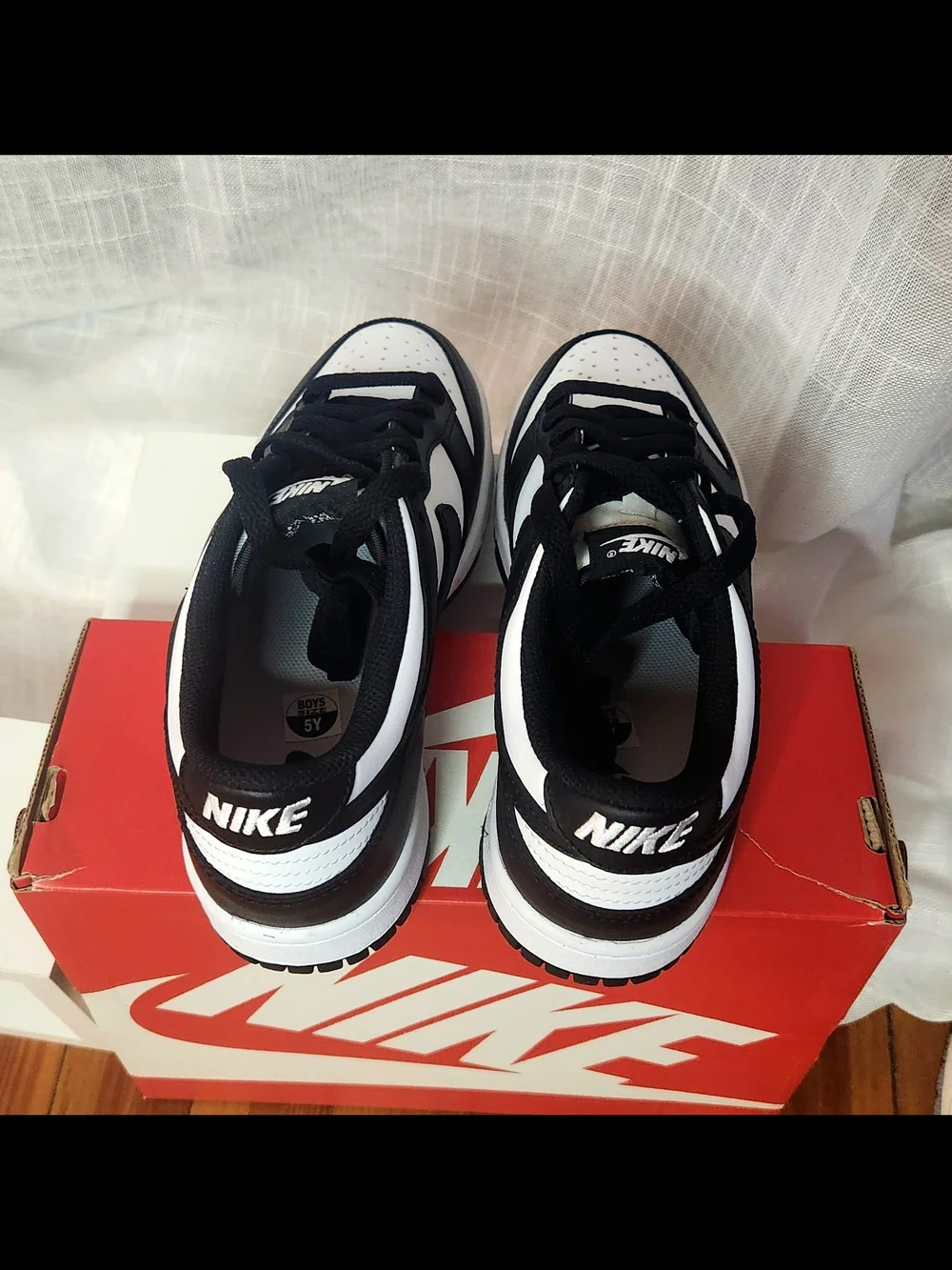 Nike classic low