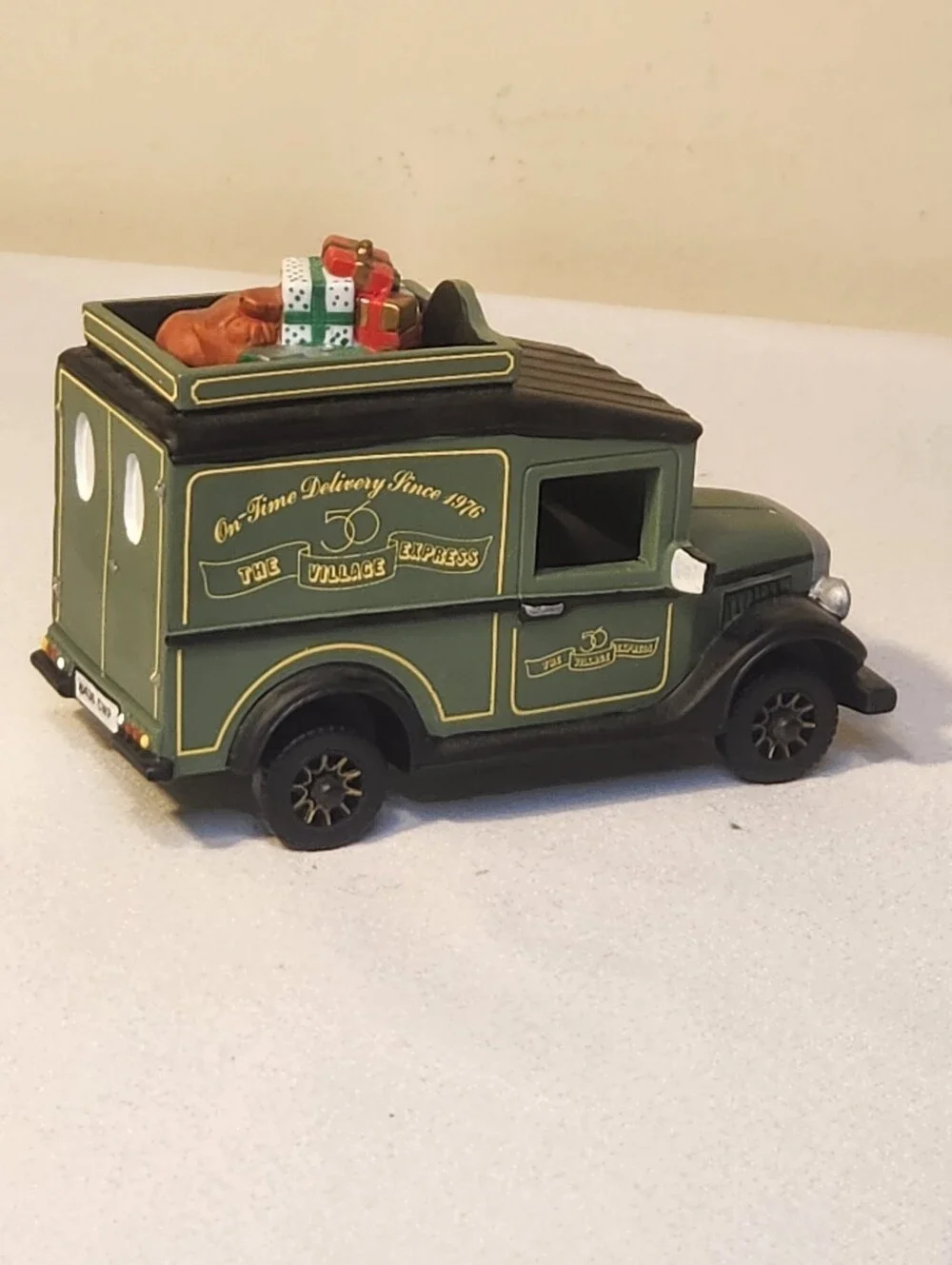 Department 56 Village Express Van Christmas Green Retired 5865.3 Box
